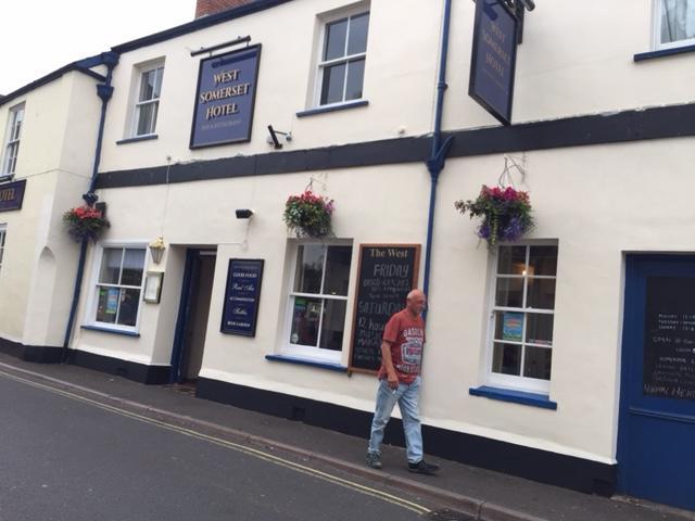 West Somerset Pub & Accommodation 워체트 외부 사진