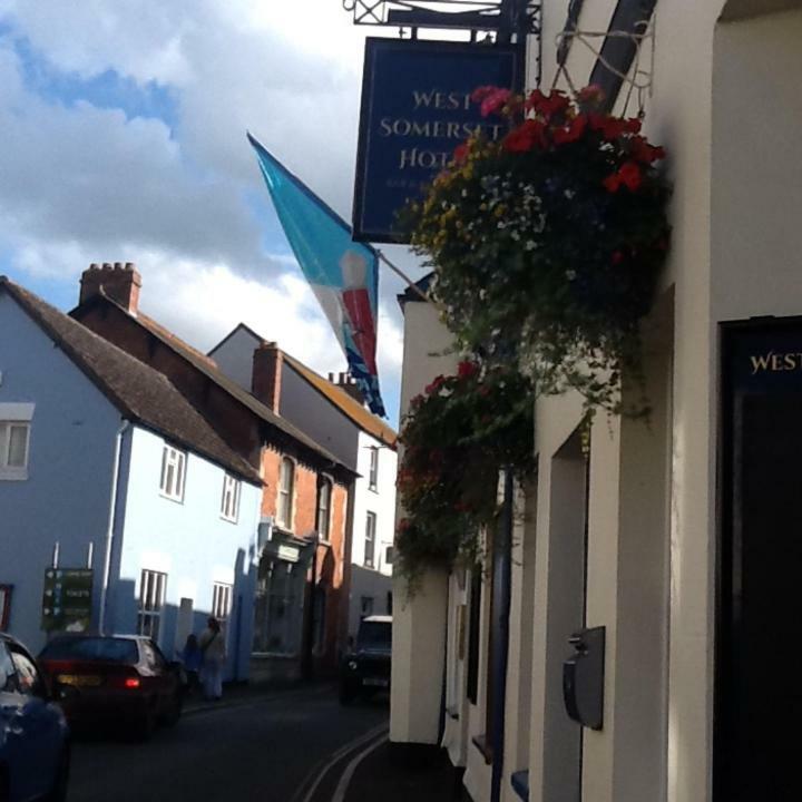 West Somerset Pub & Accommodation 워체트 외부 사진